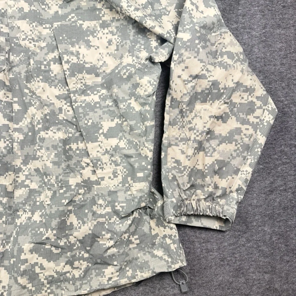 US Military Gen III Extreme Cold Wet Weather Jacket Gore Tex Digital Camo MEDIUM